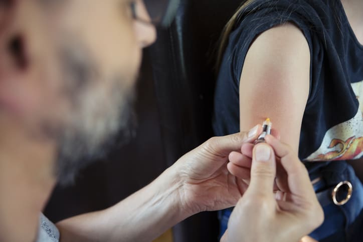 La vacunación contra el virus del papiloma humano previene el cáncer de cérvix